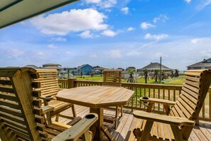 Front deck w/open view, table 4/chairs, additional 4 chairs facing view.