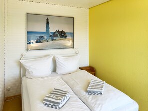 Schlafzimmer 1 der Ferienwohnung Möwenweg 9/28 in Wittdün auf Amrum