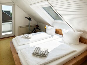 Schlafzimmer 2 der Ferienwohnung Möwenweg 9/28 in Wittdün auf Amrum