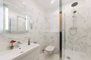 Bathroom / Salle de bain