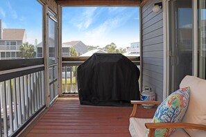 Screened Deck with Gas Grill