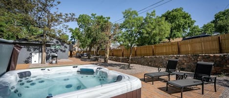 Bañera de hidromasaje al aire libre