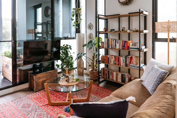 Lounge with Smart TV and reverse-cycle airconditioning