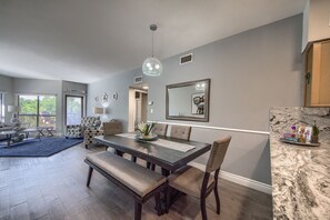 Dining Room table with seating for 6!