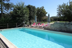 Piscine privée 10m x 5m.