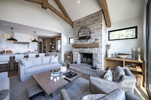 Great Room &amp; Fireplace