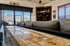 Shuffle board