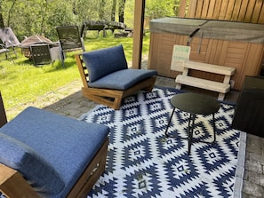 Private Patio with Hot Tub & Fire pit