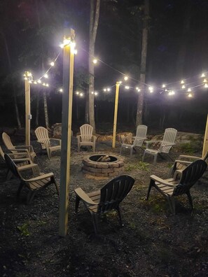 create memorable moments in the spacious fire pit while making delicious s'mores