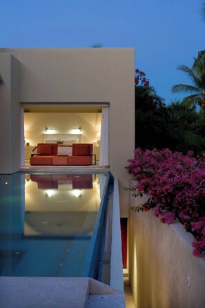 Jump through the pool from your own room 