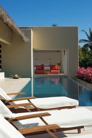 Enjoy the mexican sun in our sun beds