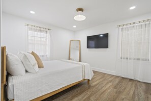 Guest bedroom with queen bed.