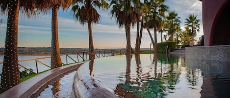 Outdoor Swimming pool