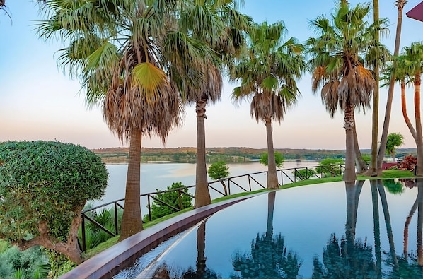 Outdoor Swimming pool