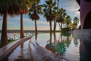 Outdoor Swimming pool