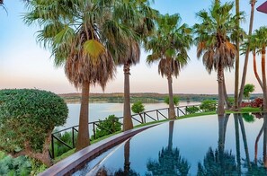 Outdoor Swimming pool