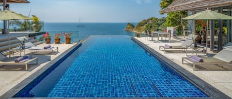 Piscine à débordement