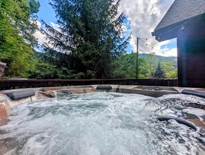 Bañera de hidromasaje al aire libre