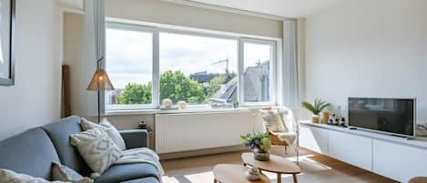 Bright and spacious livingroom