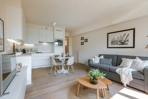 Bright and spacious livingroom