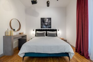 Bedroom, Bed