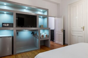 TV and multimedia, Minibar, Safety deposit box, Towels