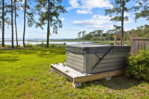 Bañera de hidromasaje al aire libre