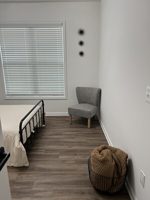 Room1
