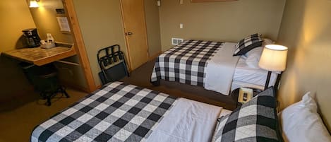 Room 4 - Full/Double Bed and Twin Bed