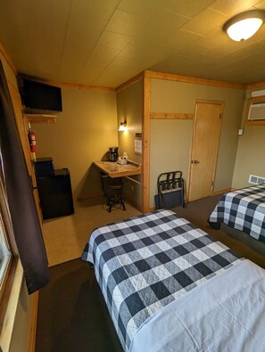 Room 4 - Full/Double Bed and Twin Bed