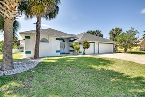 1-Story House | On-Site Canal Access | 4 Mi to Jungle Hut Beach