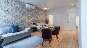 Overview of main area. AC included for comfortable stays all year round! #studio