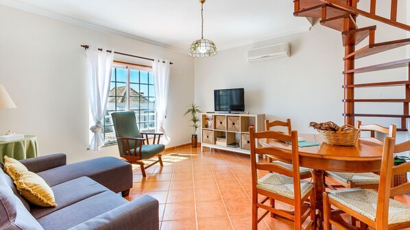 A great and bright place to be with your loved ones and enjoy the comfort after a beautiful day exploring the city #portugal #algarve #bright #comfort