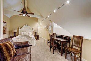Loft with 1 Queen Bed