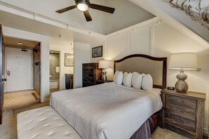 Primary Bedroom with 1 Queen Bed