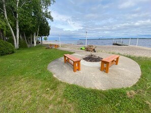 Outdoor fireplace (shared)