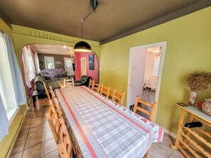 Dining table (1)