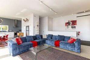 Living room 3