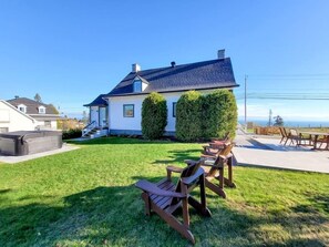 Backyard with furniture (1)