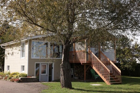 Exterior, facing the lake (1)