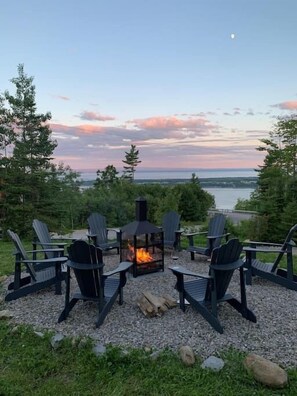 Outdoor fireplace