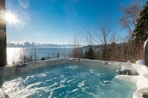 Bañera de hidromasaje al aire libre