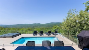 Swimming pool, spa, view