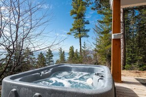 Bañera de hidromasaje al aire libre