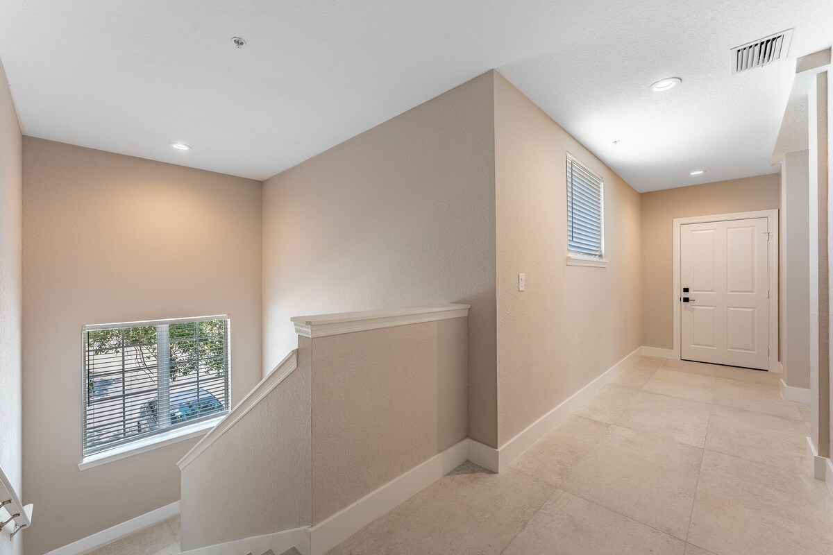 “Escape to Paradise: Stunning 3BR/3BA Townhome with Resort Amenities!”