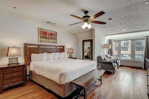 Bedroom with 1 King Bed
