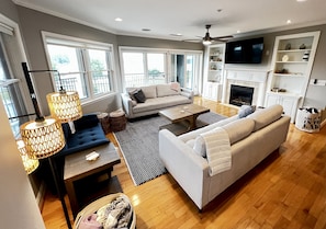 Spacious living room
