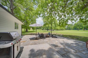 Patio | Wood-Burning Fire Pit | Gas Grill