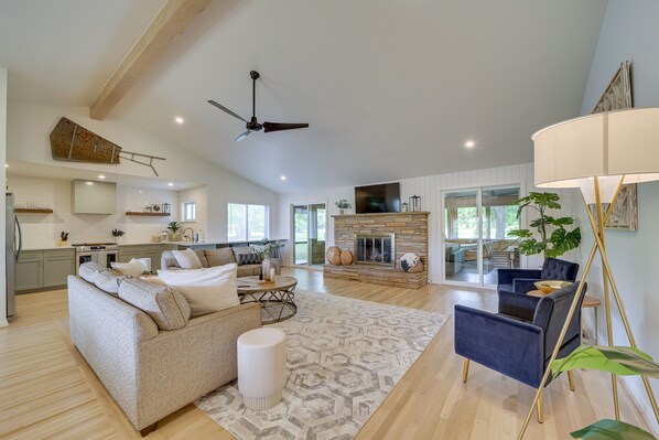 Tulsa Vacation Rental | 5BR | 3BA | Steps to Enter | 3,000 Sq Ft