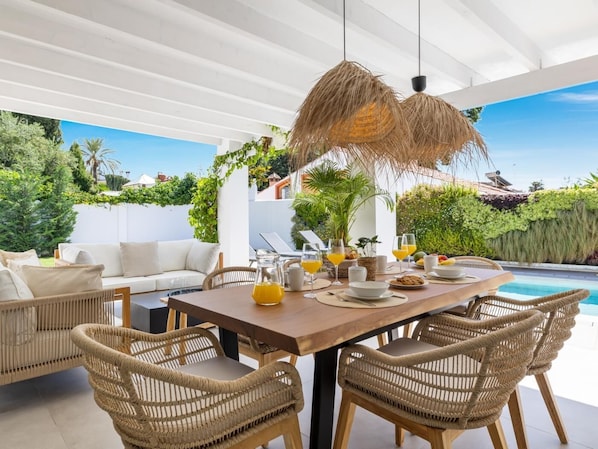 Outdoor dining